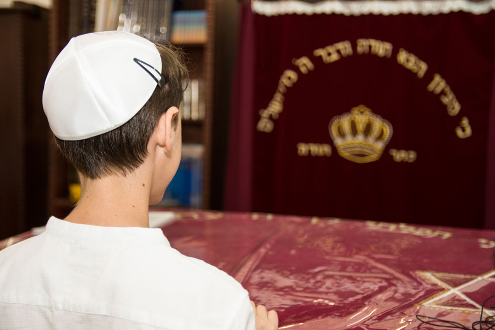 Rabbi-Cantor-Ron-Broden-Bar-Mitzvah Bar Mitzvah Services: Celebrating the Transition to Adulthood