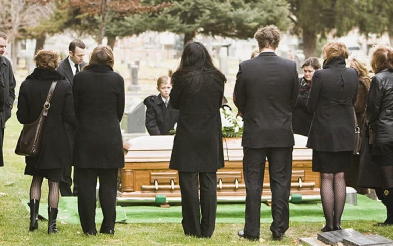 What Happens During a Jewish Funeral?