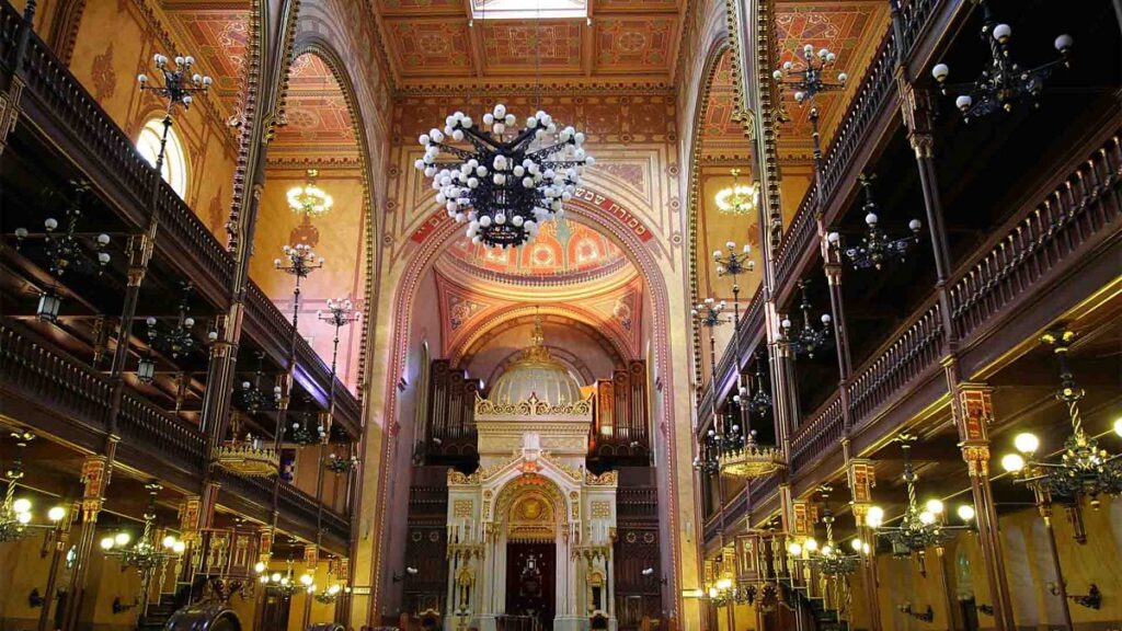 Different Types of Jewish Synagogues Have Varying Practices